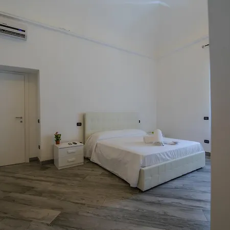 Macellum Nocleg ze śniadaniem 3*